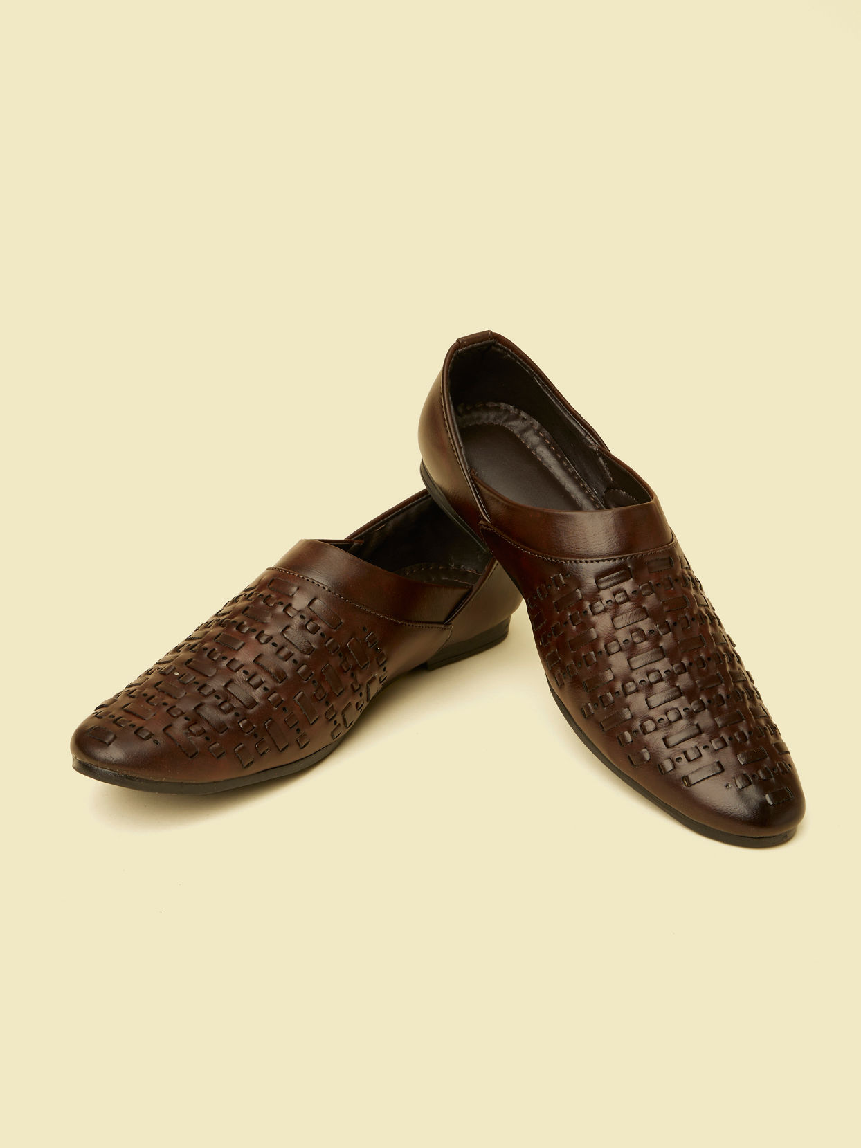 alt message - Manyavar Men Dark Brown Loafer Style Shoes image number 0